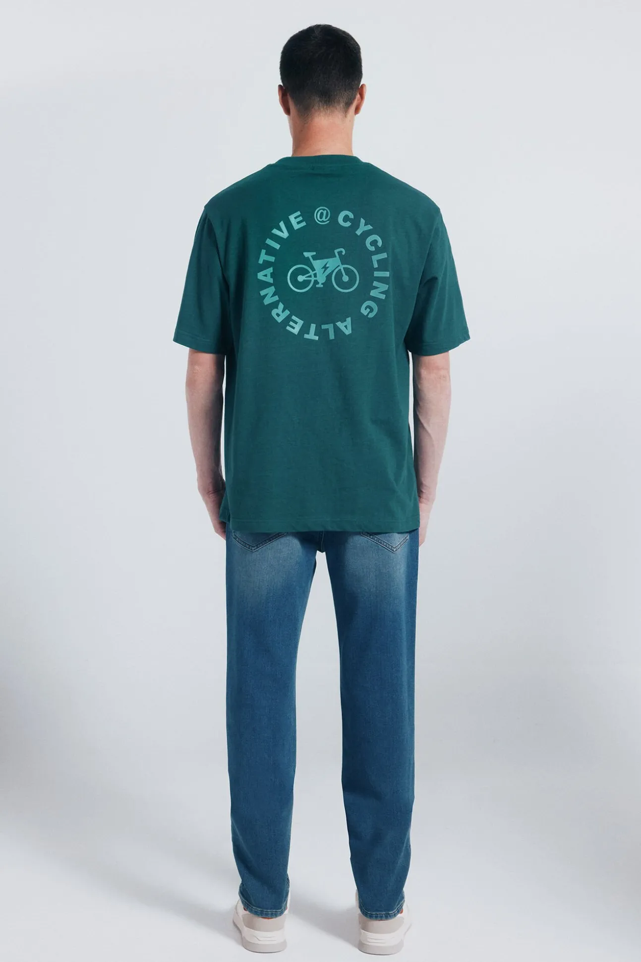 Jeans en knit denim sobretintado slim fit