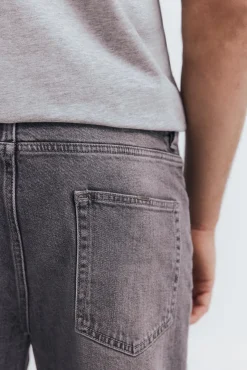 Jeans gris lavado regular fit