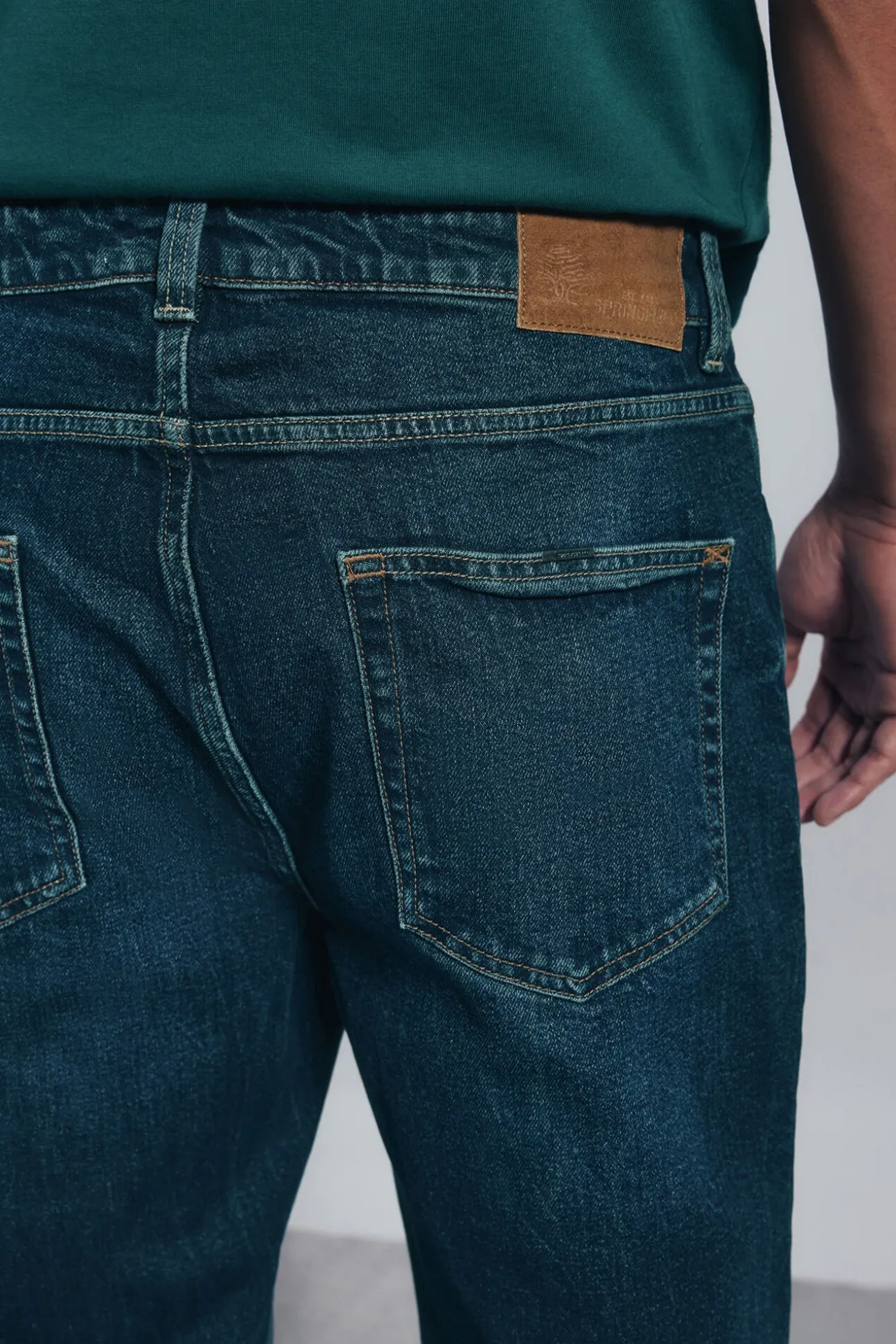 Jeans lavado oscuro regular fit