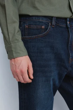 Jeans lavado oscuro straight fit