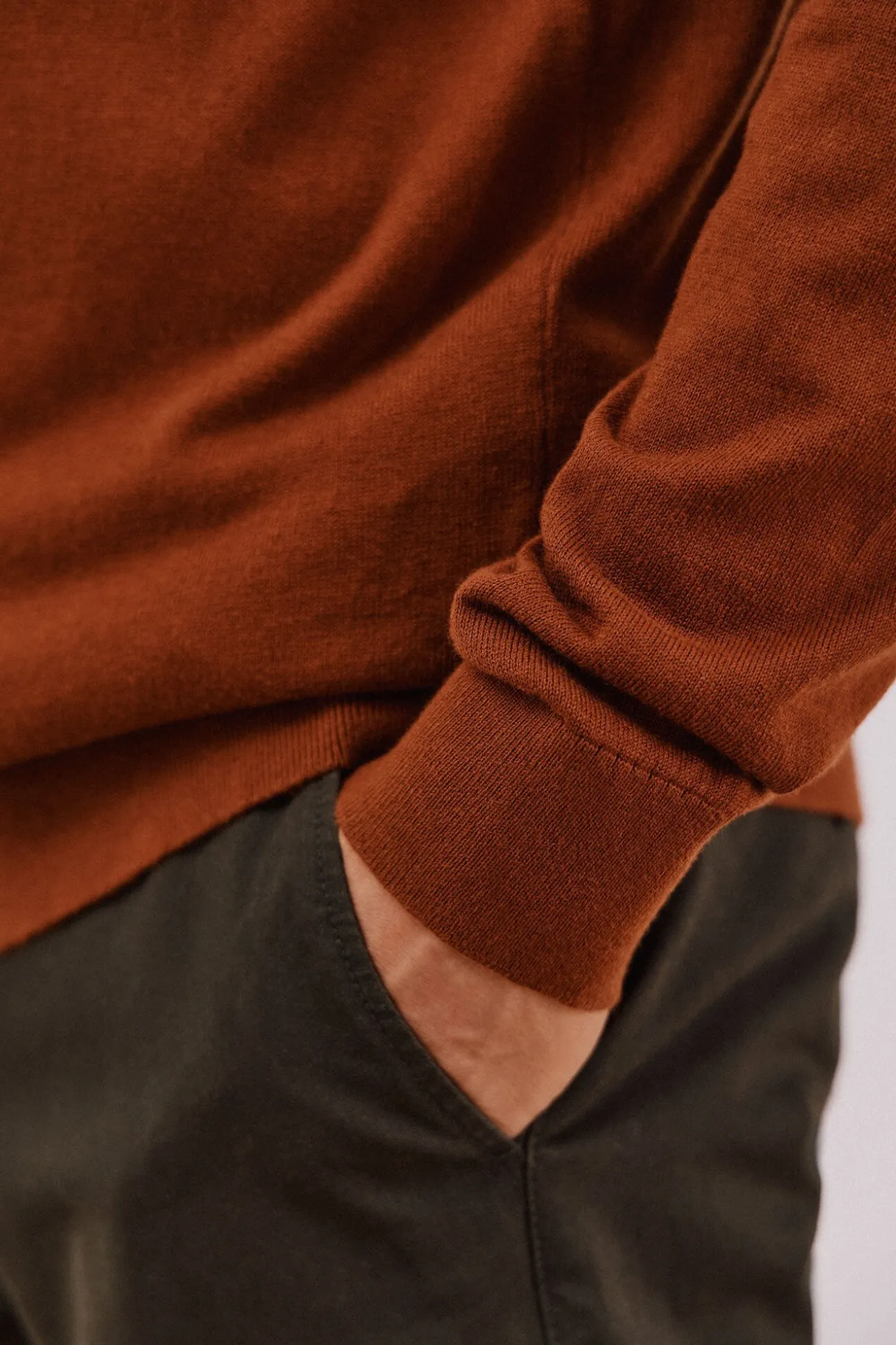 Jersey algodón cashmere cuello alto botones