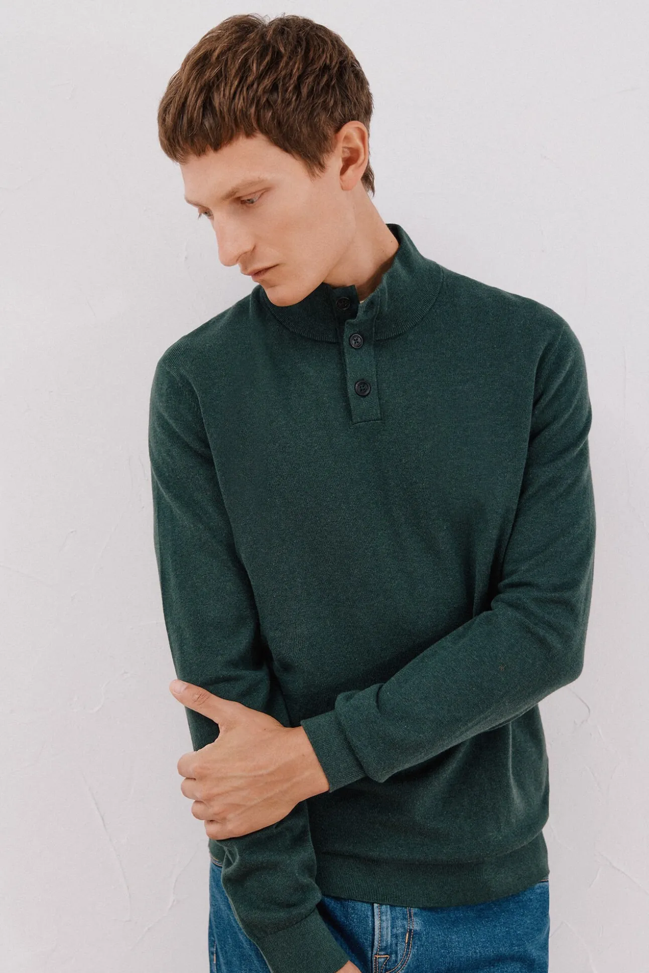 Jersey algodón cashmere cuello alto botones