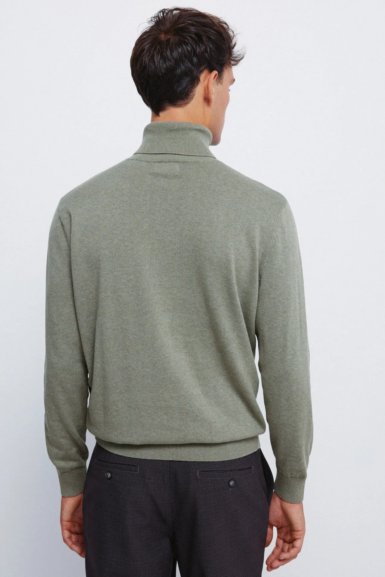 Jersey básico cuello alto