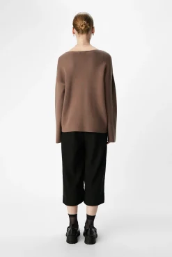 Jersey básico cuello pico