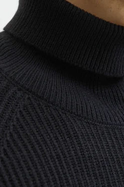 Jersey básico cuello vuelto