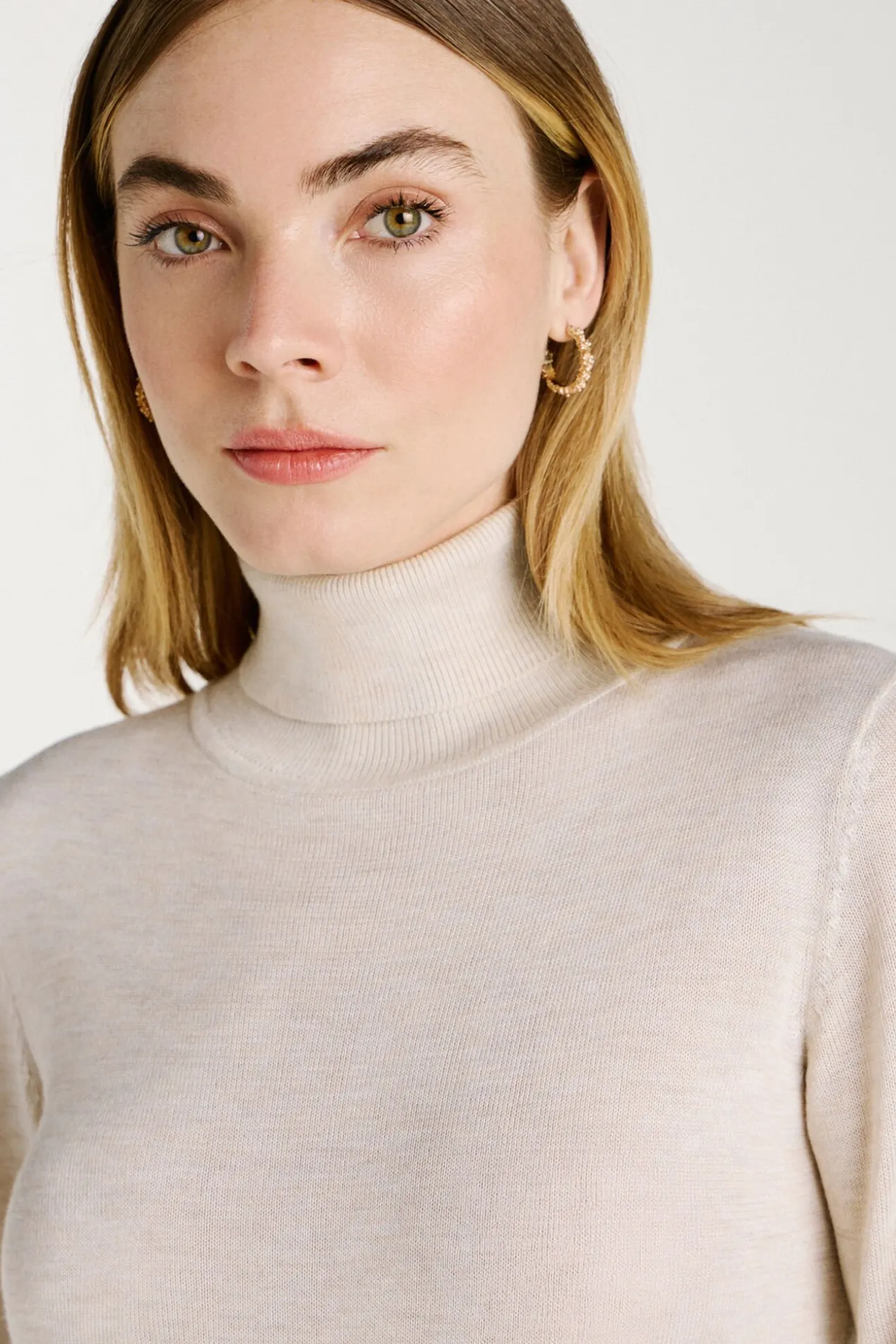 Jersey de cuello alto con viscosa