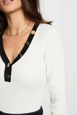 Jersey entallado con cuello en V