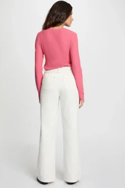 Jersey entallado con cuello en V