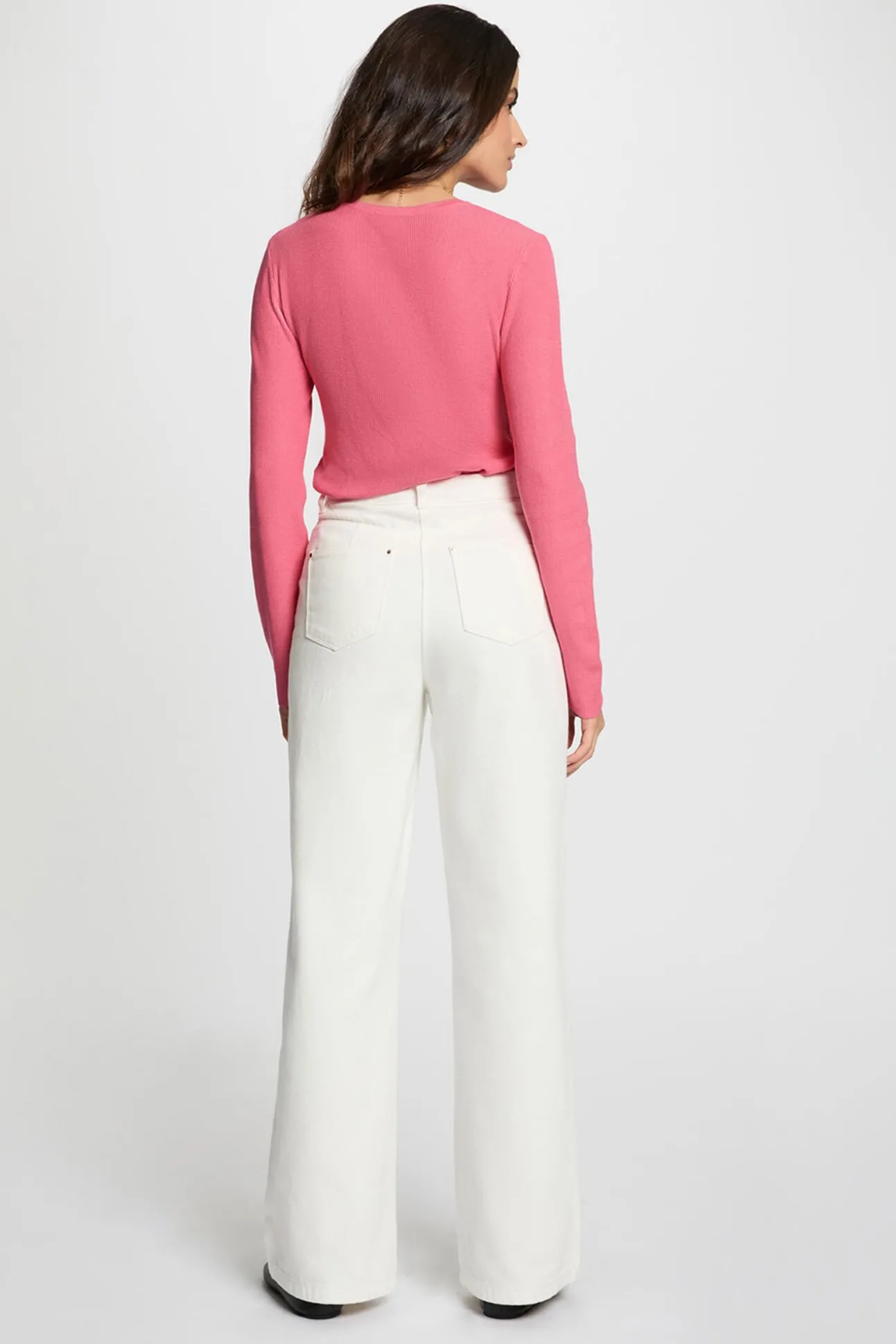 Jersey entallado con cuello en V