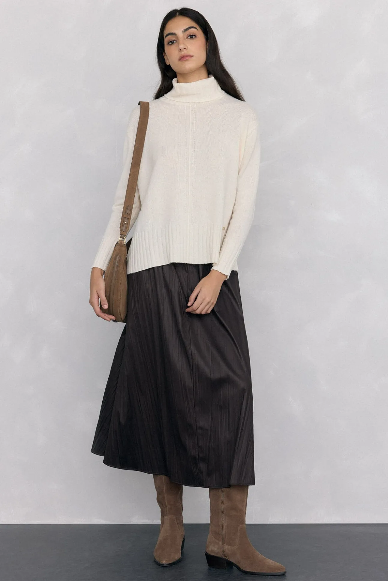 Jersey lana cuello cisne costura central