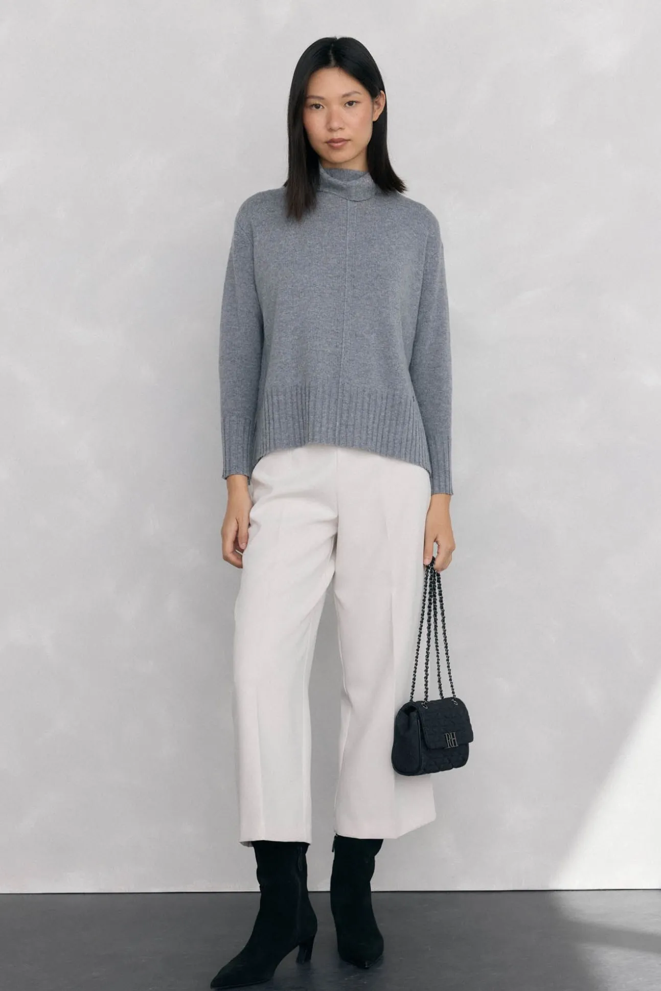 Jersey lana cuello cisne costura central