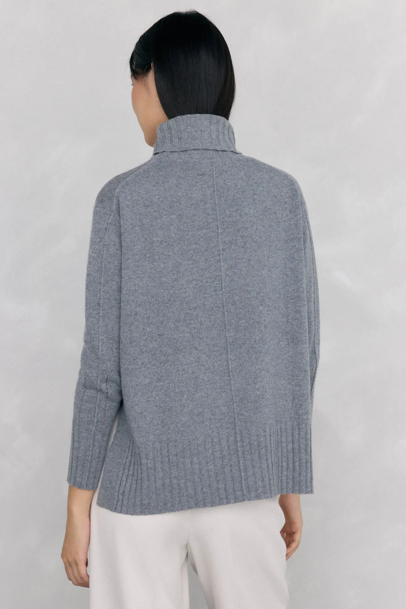 Jersey lana cuello cisne costura central