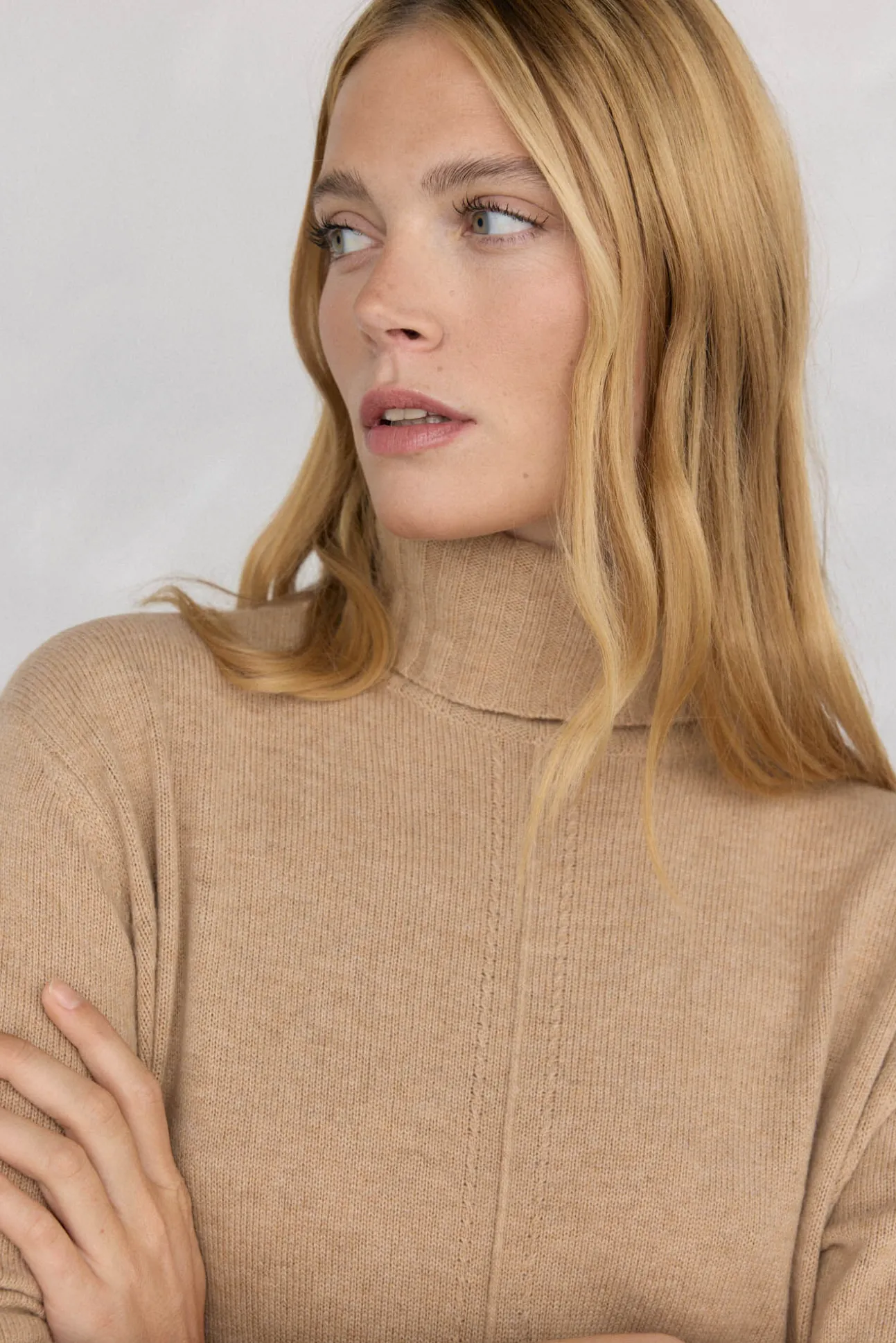 Jersey lana cuello cisne costura central