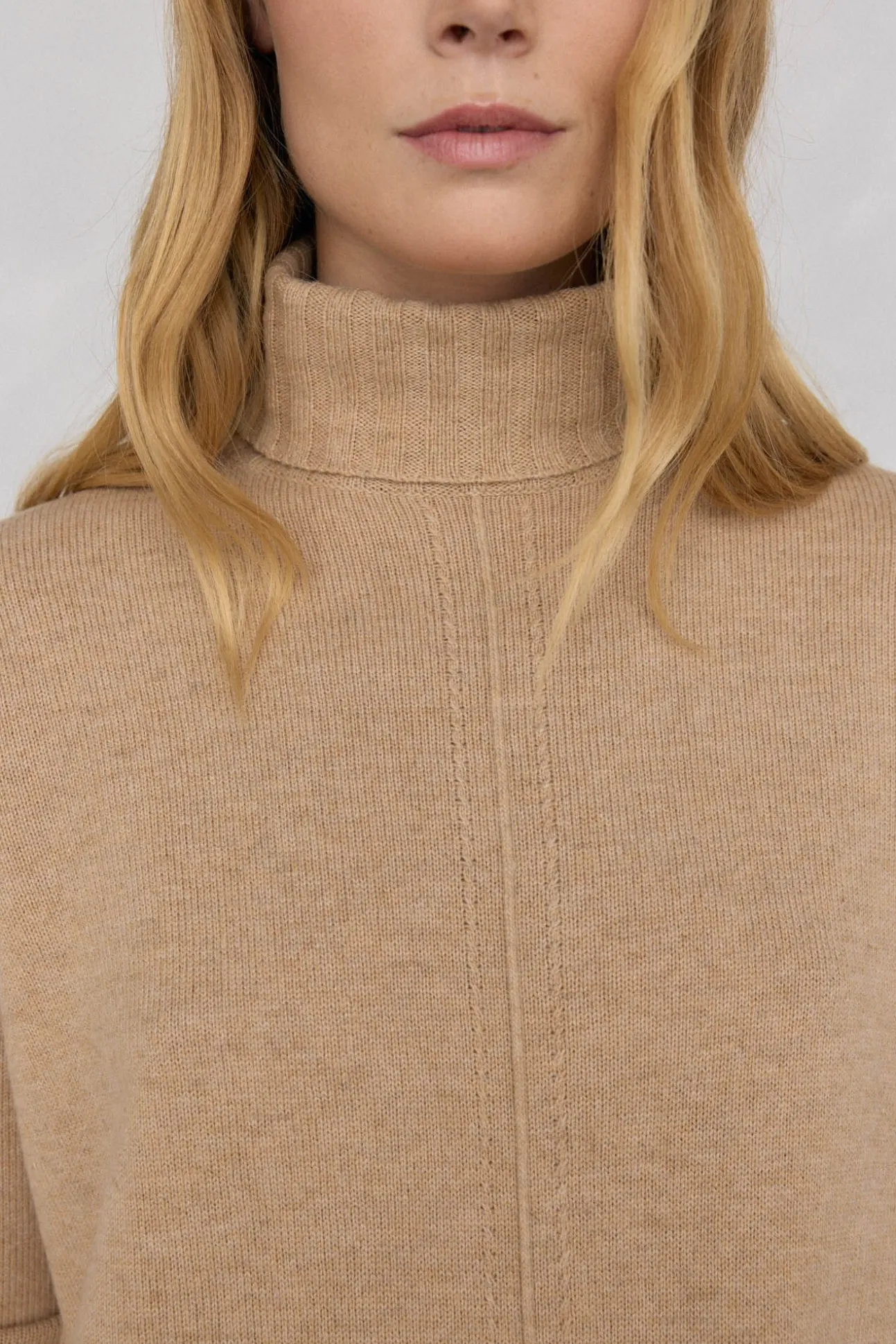 Jersey lana cuello cisne costura central