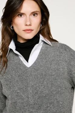 Jersey lana cuello pico.