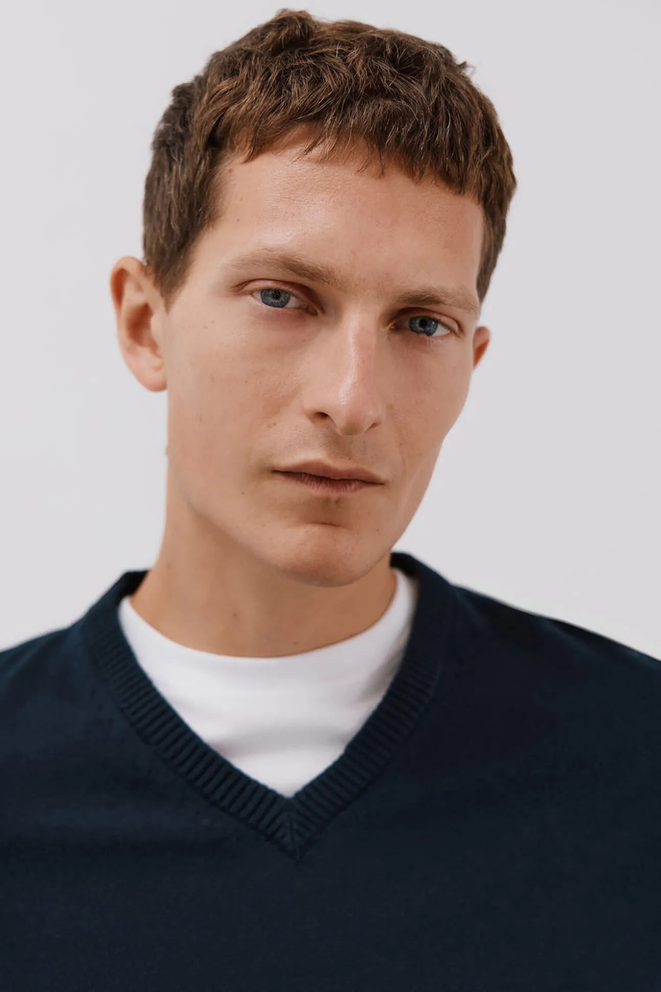 Jersey punto fino algodón cuello pico