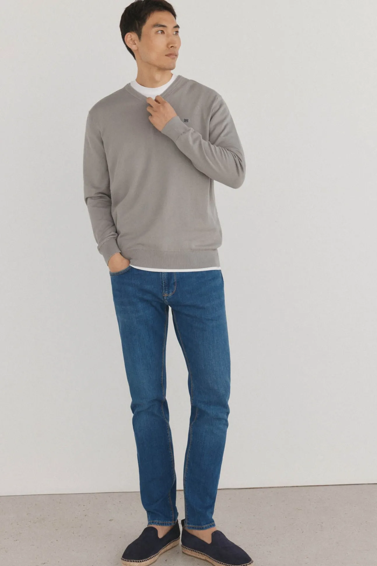 Jersey punto fino algodón premium cuello pico