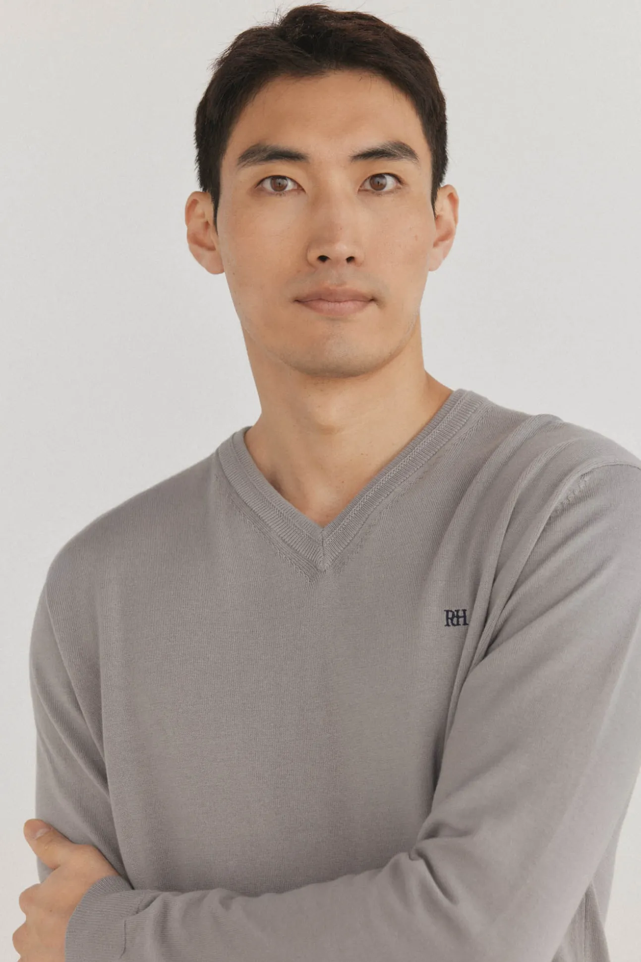 Jersey punto fino algodón premium cuello pico