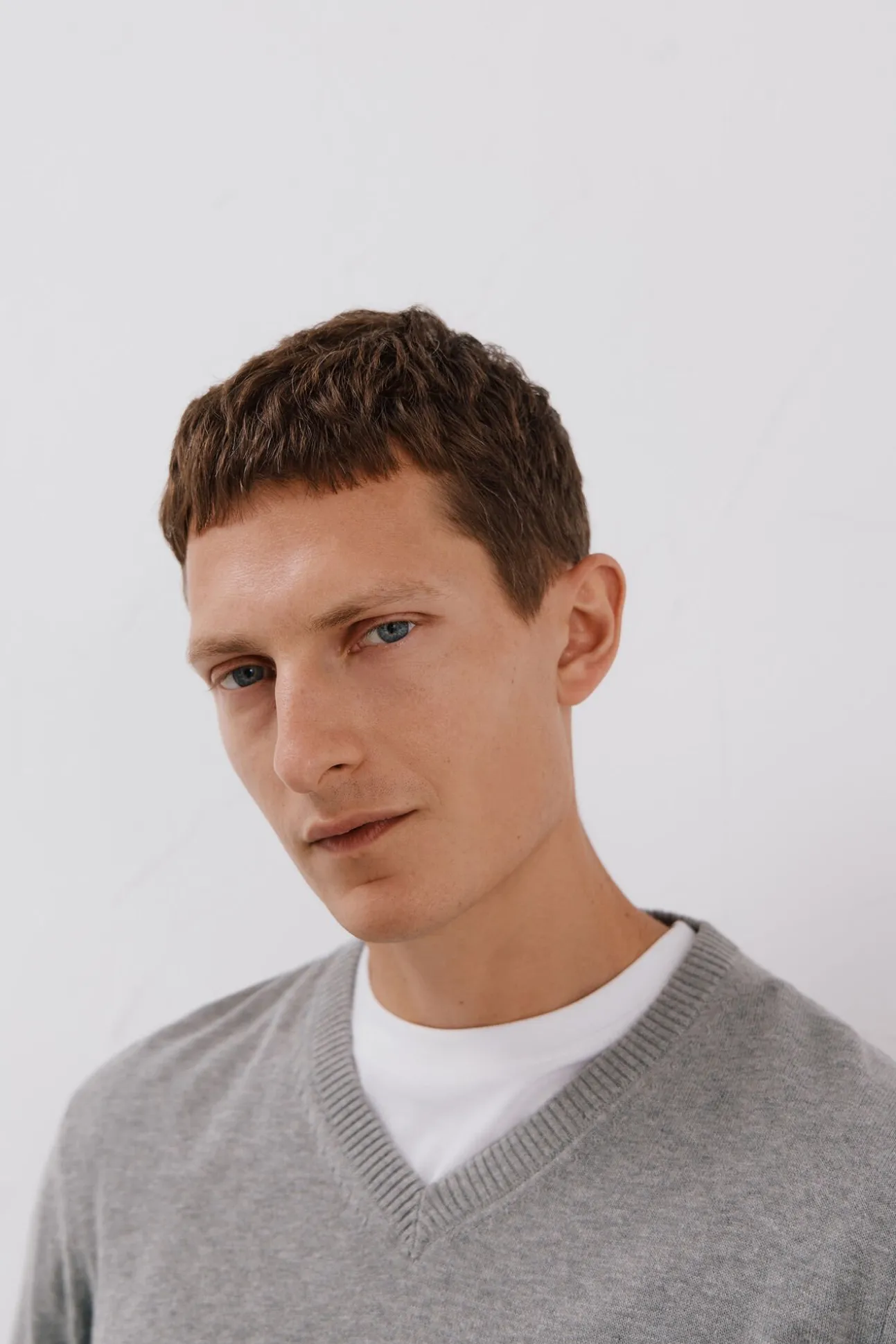 Jersey punto fino algodón cuello pico