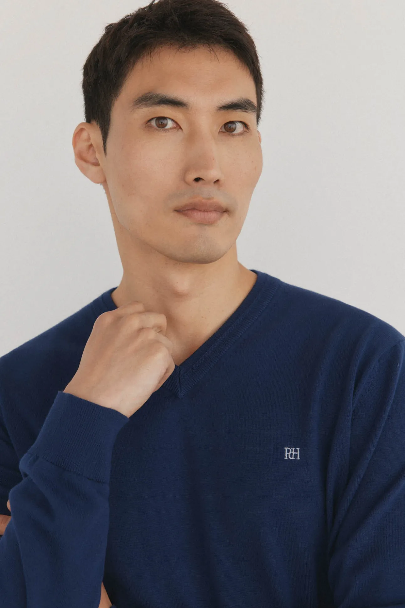 Jersey punto fino algodón premium cuello pico