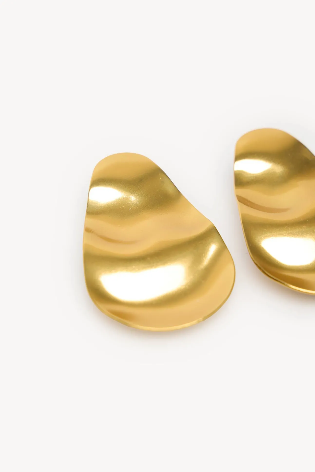 Lea. Pendientes largos