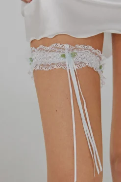 Liga Ivette Bridal encaje detalle flor