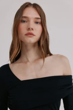 Magnolia. Top escote asimétrico