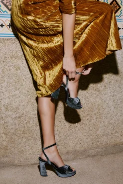 Maia. Sandalia tacón terciopelo