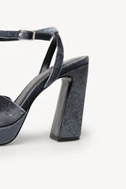 Maia. Sandalia tacón terciopelo