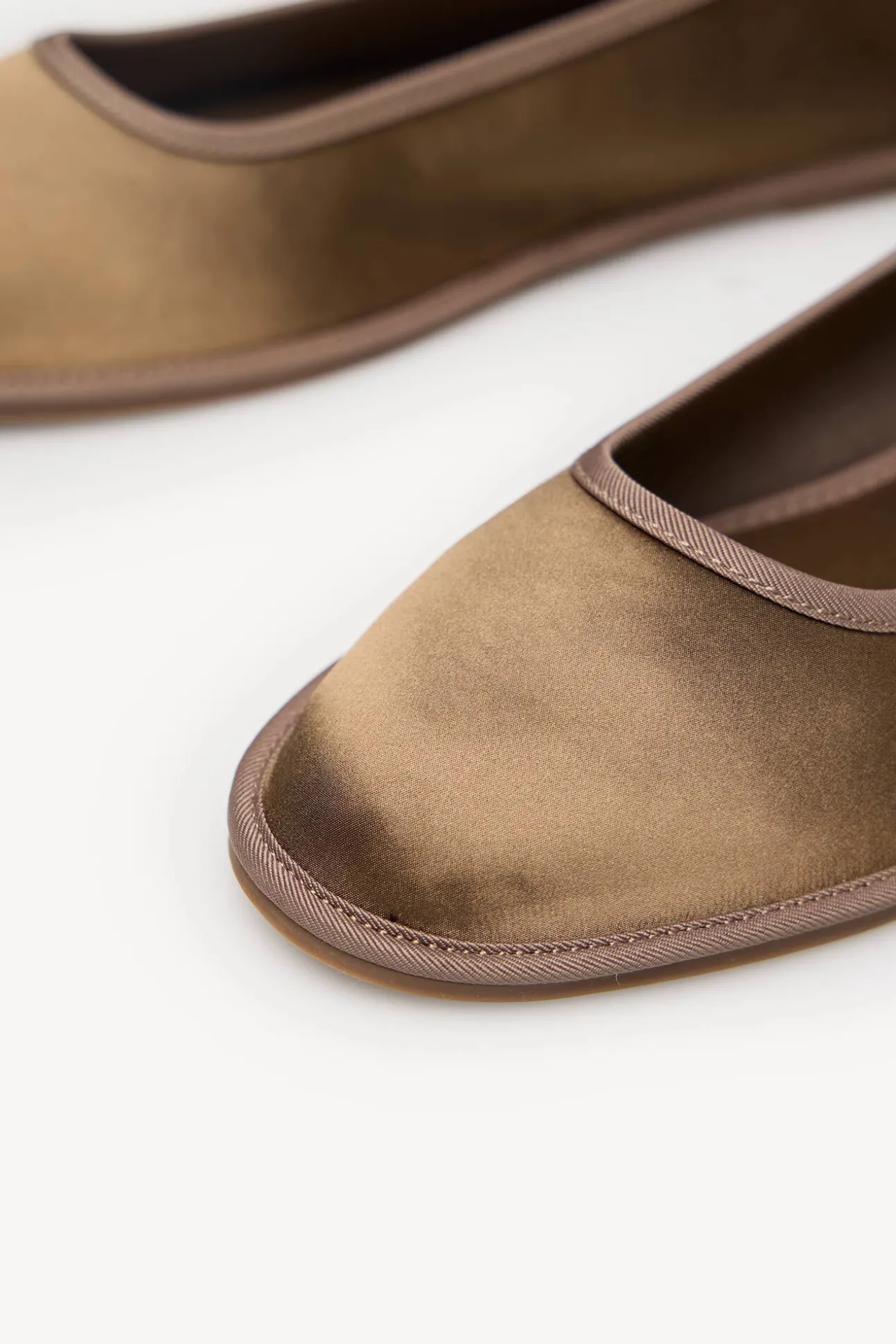 Maira. Venecianas de satén