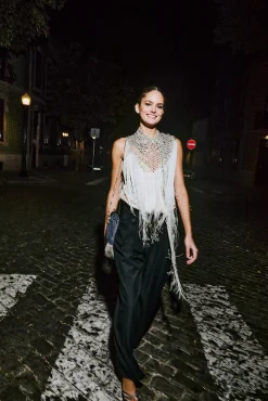 Malia. Chal bordado con abalorios