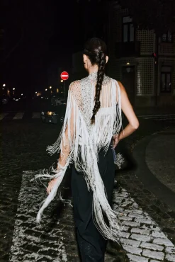 Malia. Chal bordado con abalorios