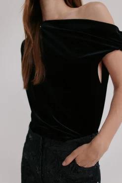 Marcela. Top asimétrico