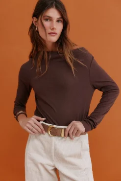 Mirta. Camiseta con escote drapeado