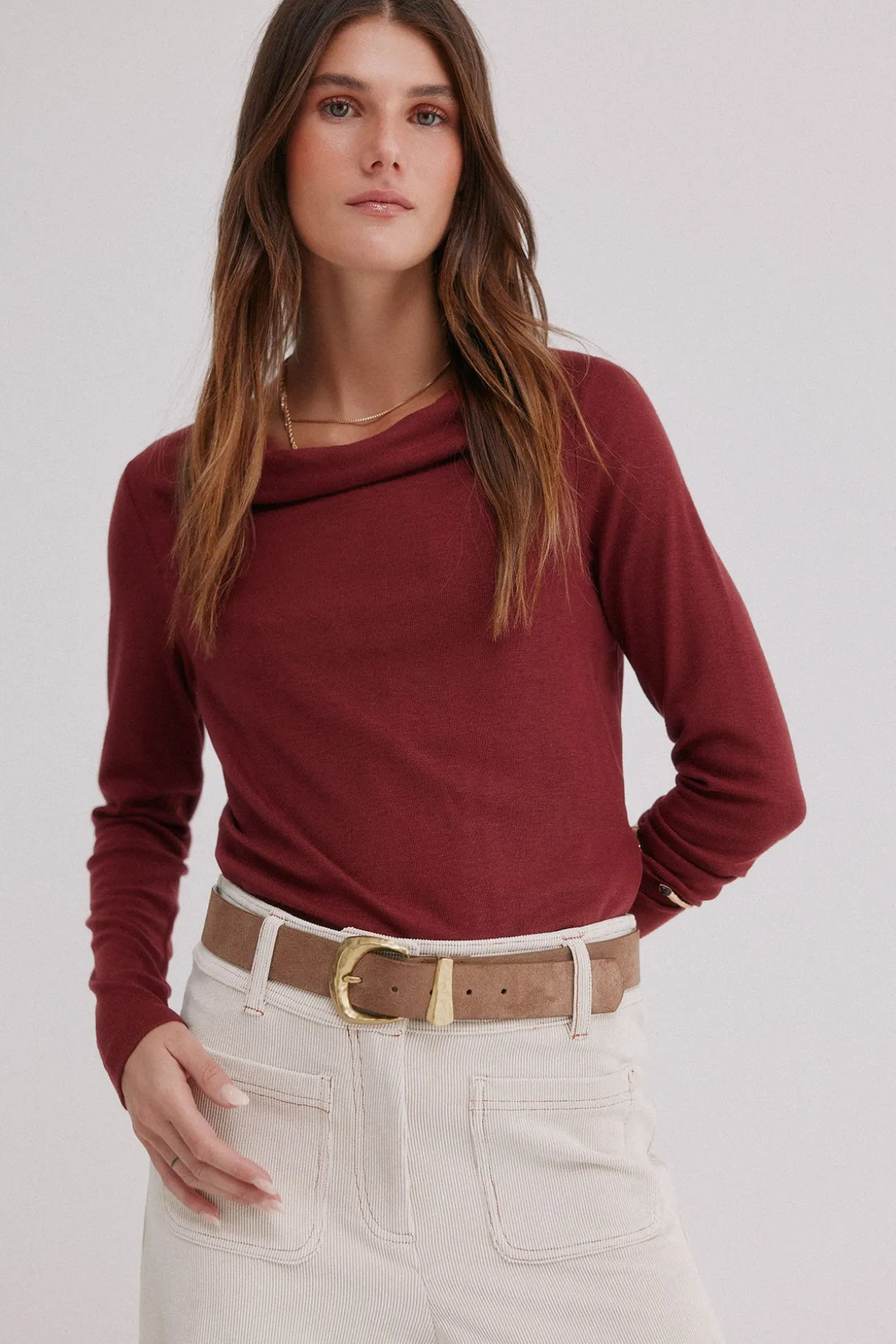 Mirta. Camiseta con escote drapeado