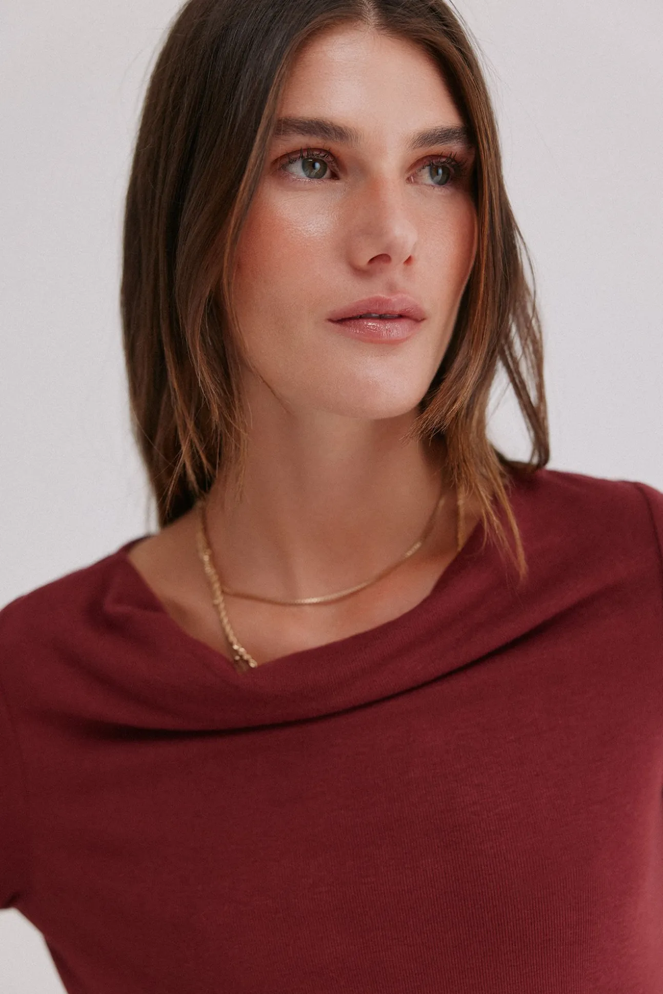 Mirta. Camiseta con escote drapeado