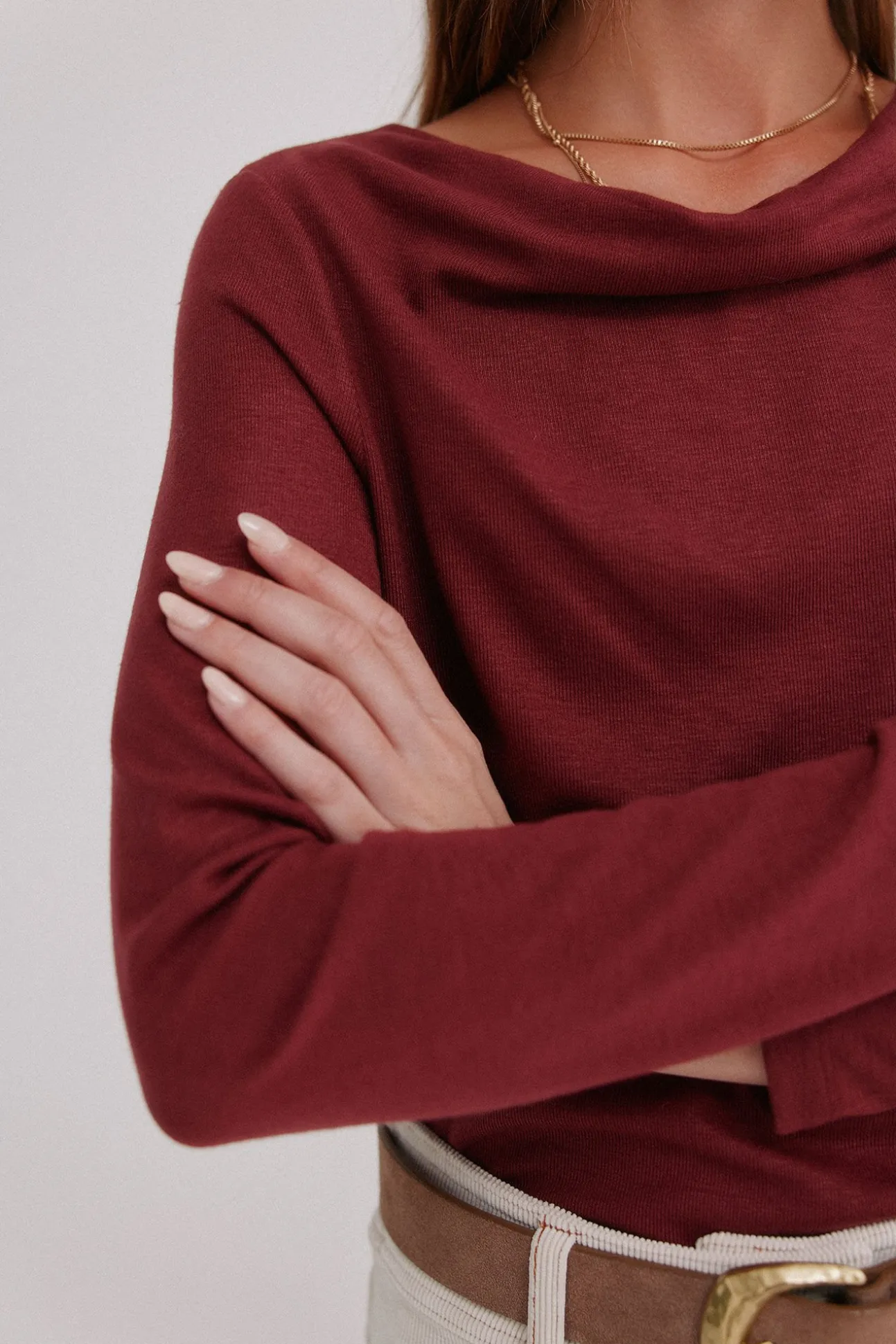 Mirta. Camiseta con escote drapeado