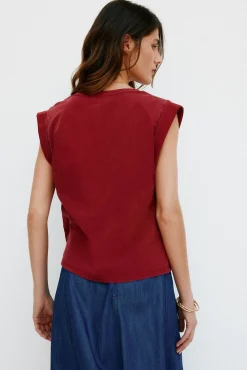 Mónica. Camiseta con pliegues