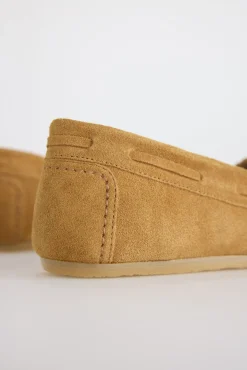 Mocasín flecos serraje