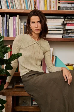 Nabila. Top con detalle de nudo