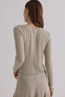 Nabila. Top con detalle de nudo