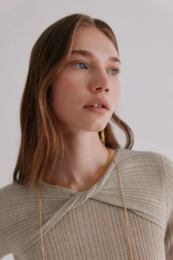 Nabila. Top con detalle de nudo