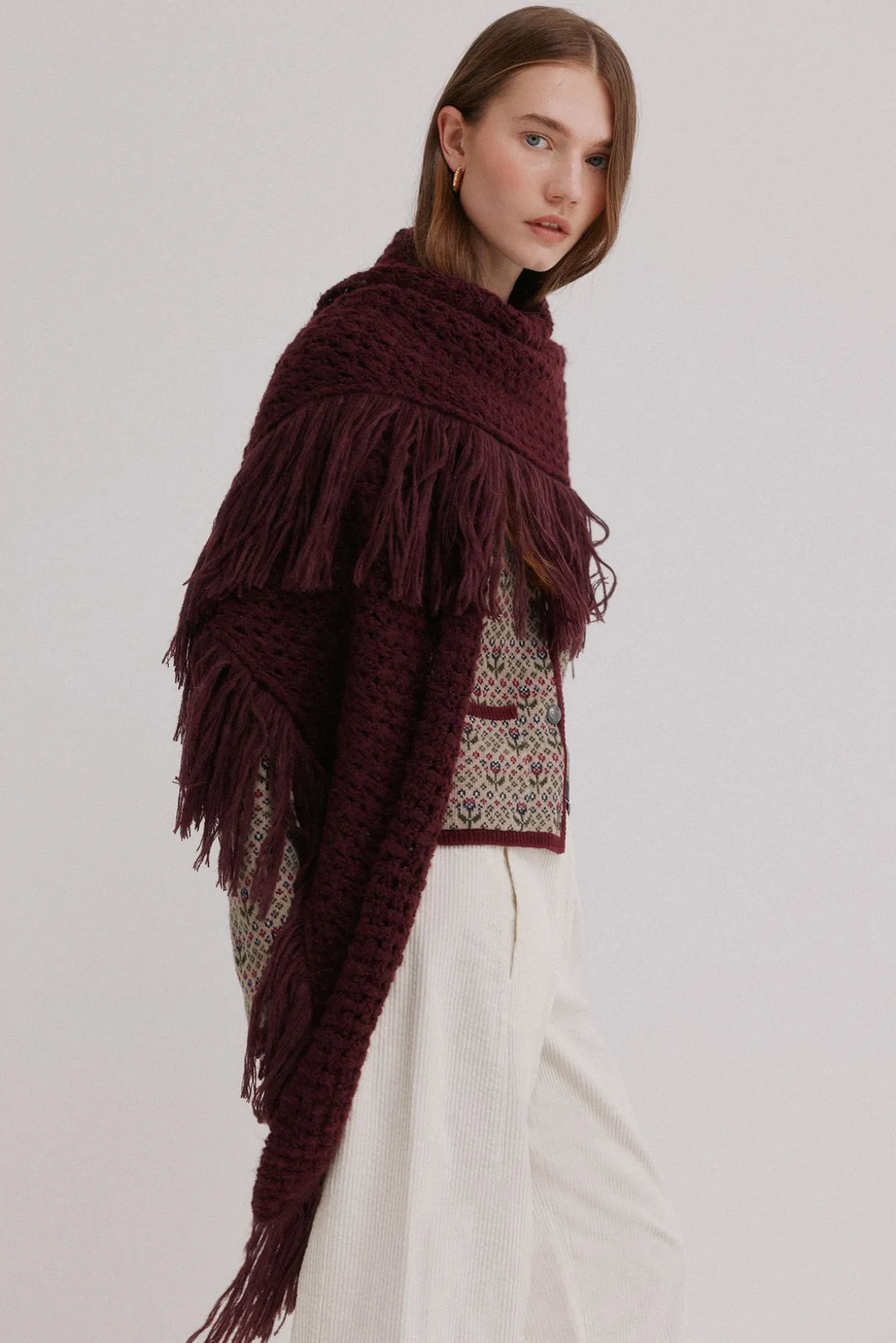 Nieves. Chal calado de flecos