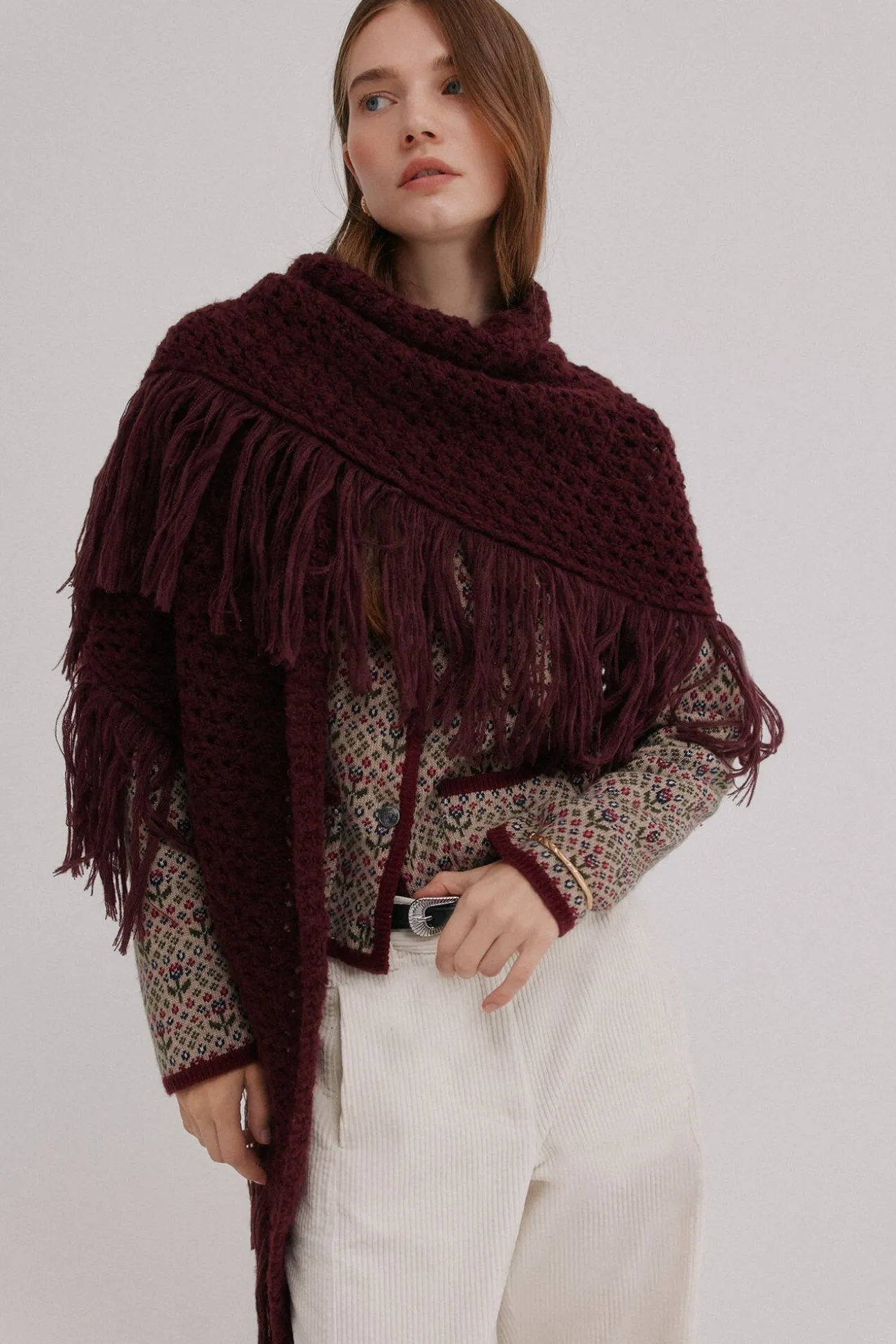 Nieves. Chal calado de flecos