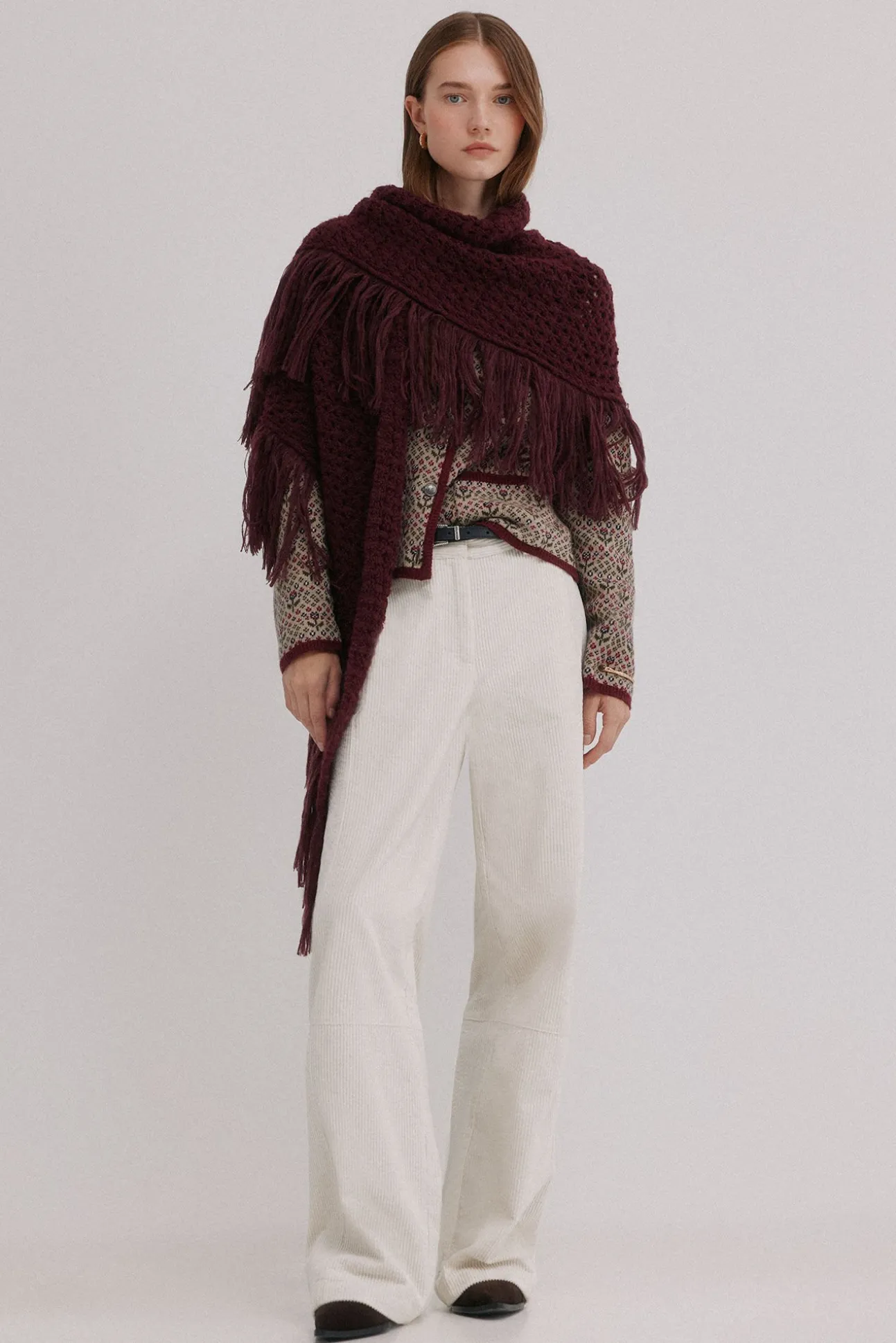 Nieves. Chal calado de flecos