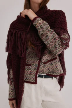 Nieves. Chal calado de flecos