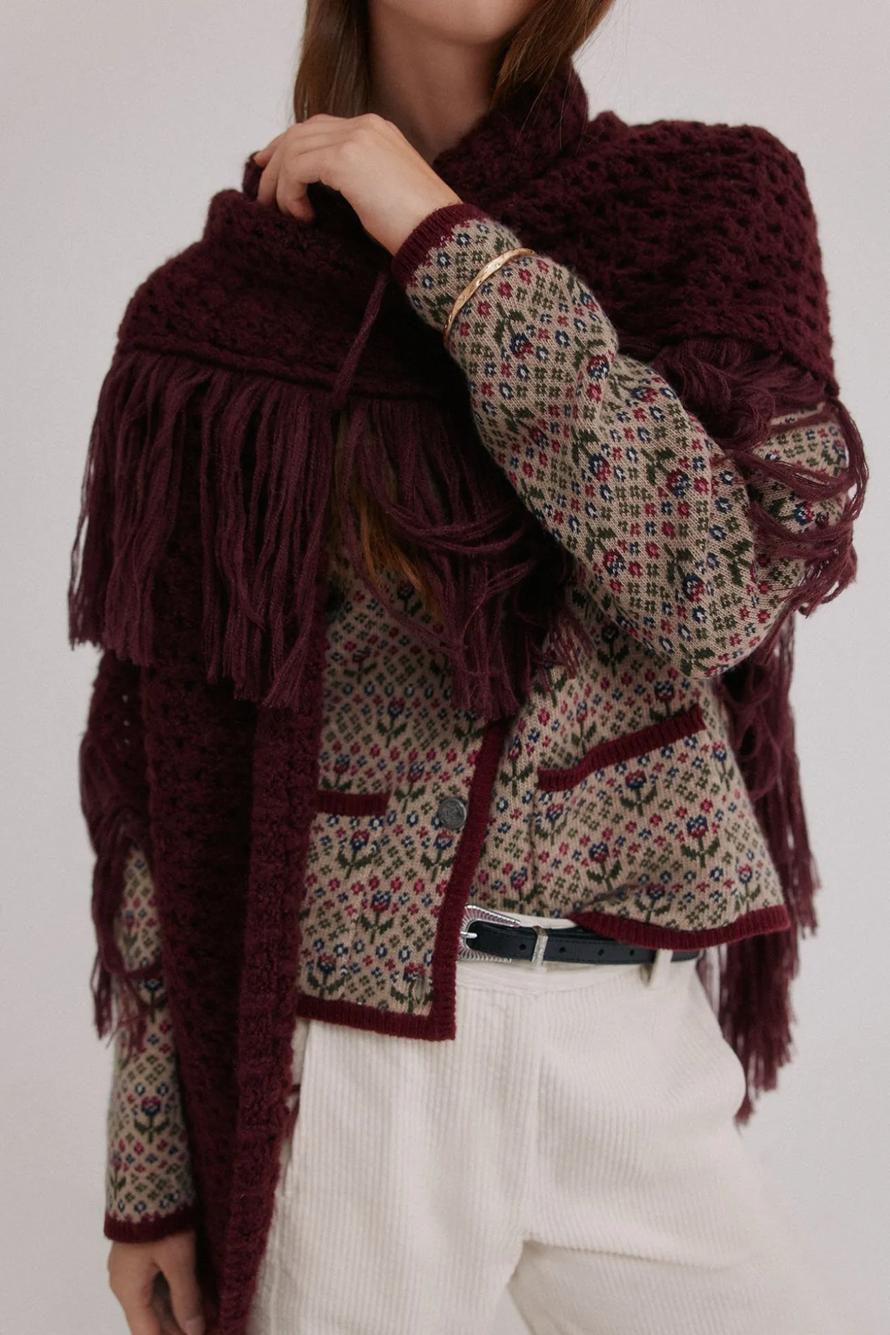 Nieves. Chal calado de flecos