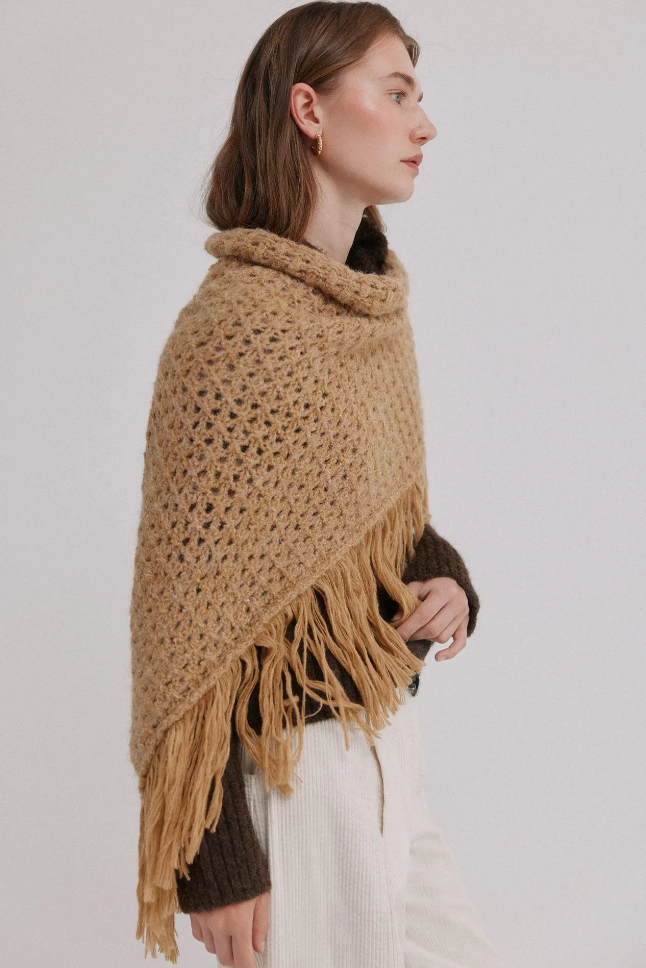 Nieves. Chal calado de flecos