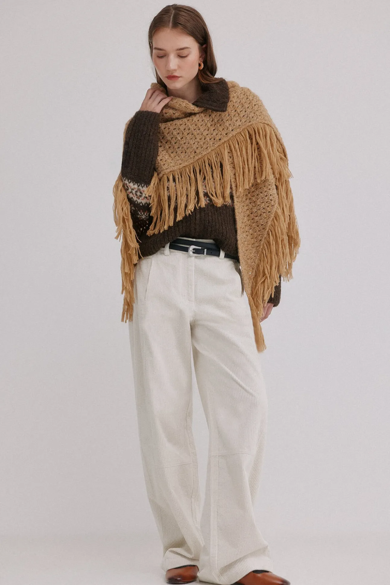 Nieves. Chal calado de flecos