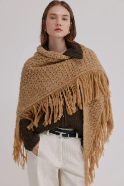 Nieves. Chal calado de flecos